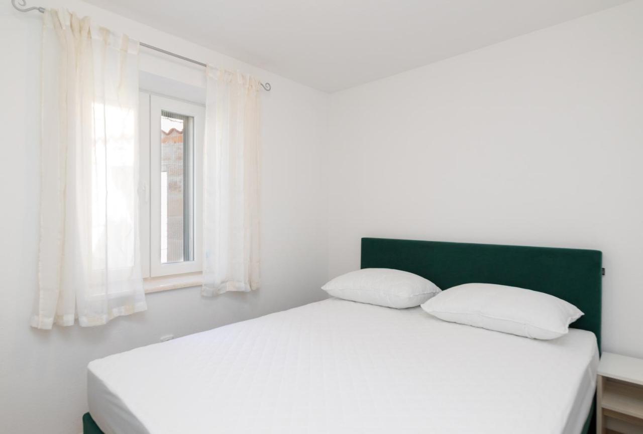 Apartmani Canaki Supetar Exterior photo